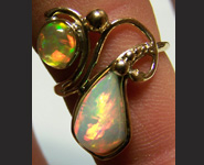 Bijou - Bague en Or 18 carats et 2 opales du Mexique Queretaro et d'Ethiopie Welo