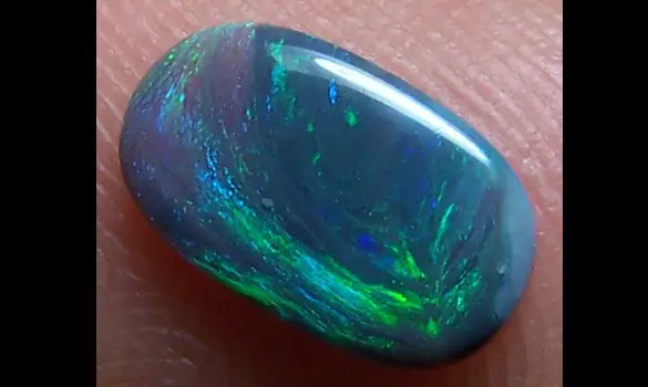 BLACK OPAL 0.65 CT LIGHTNING RIDGE