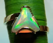 18 K GOLD RING - ETHIOPIAN WELO OPAL