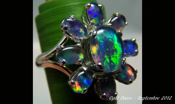 SILVER 925 FLOWER RING TRIPLET OPALS