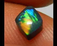 OPALE NOIRE 0.70 CT PIERRE AUSTRALIE