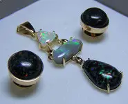 18 K GOLD SET - EARRINGS & PENDANT