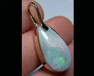 PENDENTIF OR 18 CARATS OPALE AUSTRALIE