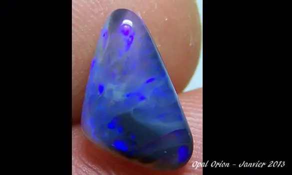 CRYSTAL OPAL 2.35 CT LIGHTNING RIDGE
