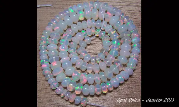 COLLIER PERLES 53.60 CT OPALES ETHIOPIE