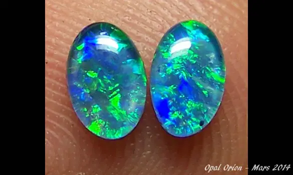 2 OPALS TRIPLET 6x4mm AUSTRALIA