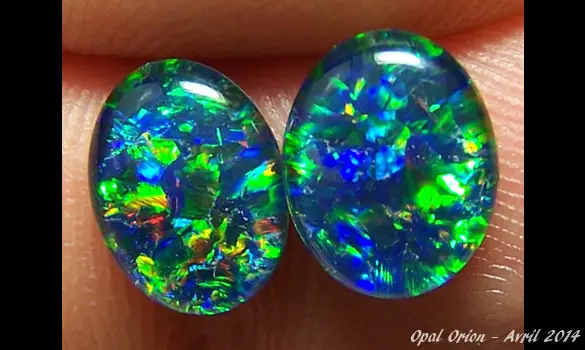 2 OPALS TRIPLET 10x8mm OVAL