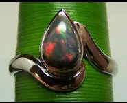 WHITE GOLD RING & AUSTRALIAN BLACK OPAL