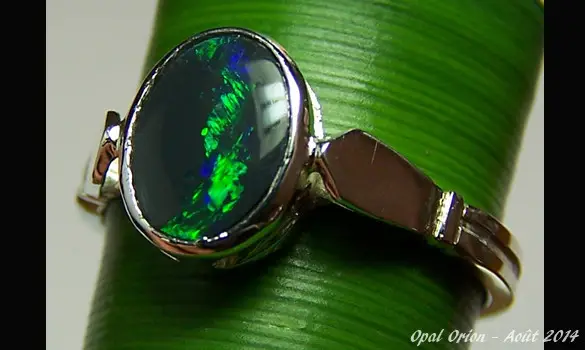 SILVER 925 RING & AUSTRALIAN BLACK OPAL