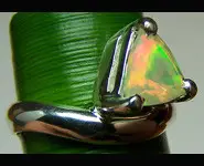 SILVER 925 RING & TRILLION OPAL