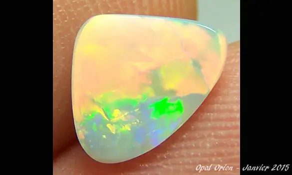 BRIGHT OPAL 0.85 CT AUSTRALIA L. RIDGE