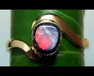 BAGUE OR 18 K & OPALE NOIRE AUSTRALIE