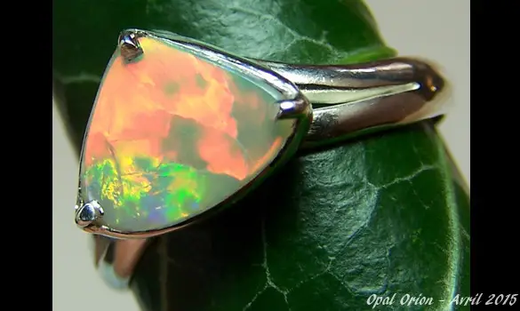 SILVER 925 RING & AUSTRALIAN DARK OPAL