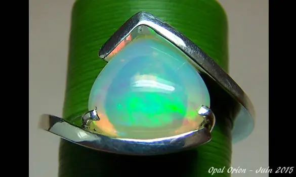 SILVER 925 RING & ETHIOPIAN OPAL