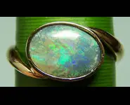 BAGUE OR 18 CARATS & OPALE AUSTRALIE