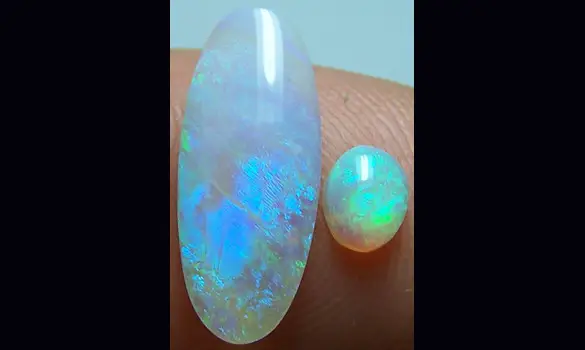 2 CRYSTAL OPALS 2.25 CT AUSTRALIA