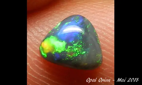 BLACK OPAL 0.45 CT AUSTRALIA L. RIDGE