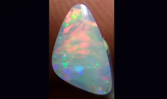 SOLID OPALE CRISTAL 0.30 CT AUSTRALIE