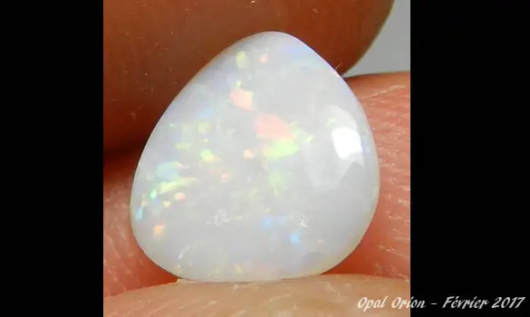 WHITE OPAL 0.70 CT AUSTRALIA L. RIDGE