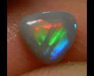 PIERRE OPALE DARK 0.40 CT AUSTRALIE
