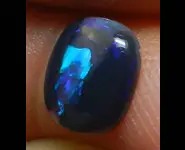 PIERRE OPALE NOIRE CRISTAL 0.85 CT AUST
