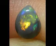 PIERRE OPALE NOIRE 0.55 CT AUSTRALIE