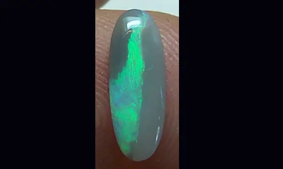 SOLID OPALE NOIRE 0.85 CT AUSTRALIE