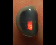 PIERRE OPALE NOIRE 0.95 CT AUSTRALIE