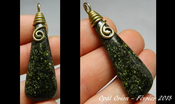 PENDENTIF SERPENTINE PIERRE MAGNETIQUE