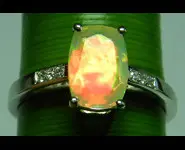 BAGUE OR BLANC DIAMANTS & OPALE FACETTEE