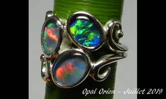 SILVER 925 RING & AUSTRALIAN OPALS