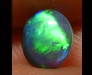 OPALE NOIRE CRISTAL 0.55 CT AUSTRALIE