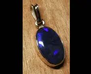 18k GOLD PENDANT & AUSTRALIAN OPAL