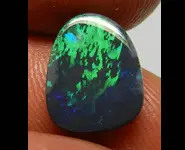 OPALE NOIRE 2.70 CT PIERRE VERTE BLEUE