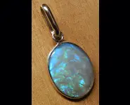 18k GOLD PENDANT & AUSTRALIAN OPAL