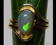 18 K GOLD MEN RING & AUSTRALIAN OPAL