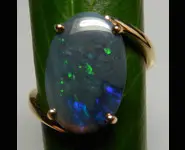 18 K GOLD RING & AUSTRALIAN OPAL