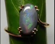 18 K GOLD RING & AUSTRALIAN OPAL
