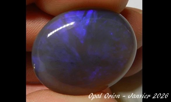 33.15 CT OPALE NOIRE CRISTAL AUSTRALIE