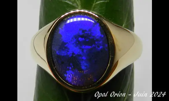 18 K GOLD MEN RING & AUSTRALIAN OPAL