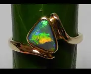 BAGUE OPALE NOIRE AUSTRALIE OR 18 CARATS