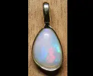 18K GOLD PENDANT & AUSTRALIAN OPAL