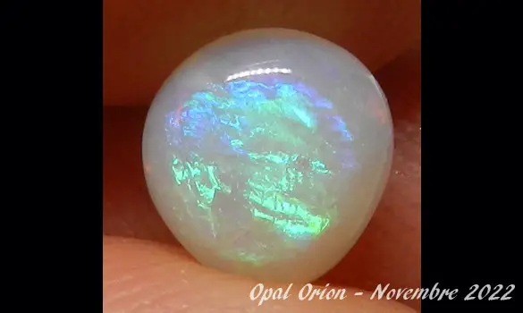 OPALE CRISTAL 1 CT COULEURS ROUGE BLEU