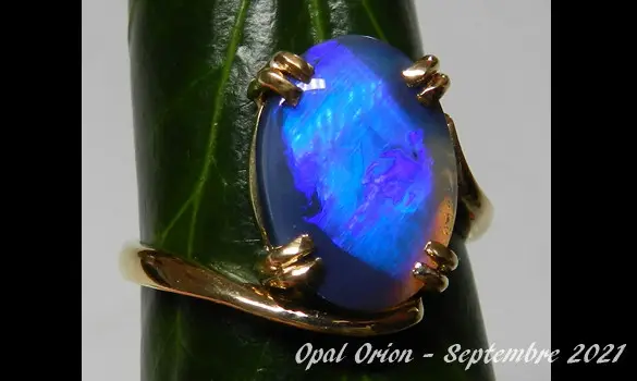 BAGUE OPALE NOIRE OR JAUNE 18 CARATS