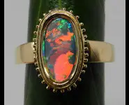 18 K GOLD RING & AUSTRALIAN OPAL
