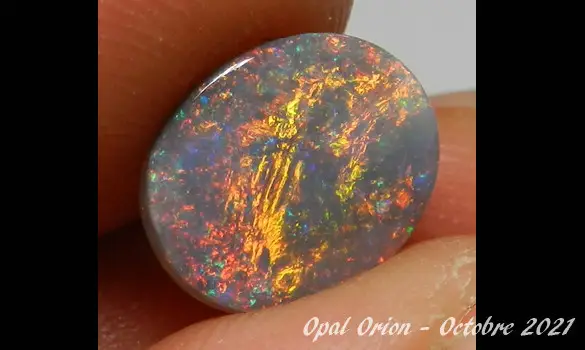 OPALE NOIRE AUSTRALIENNE REFLET ROUGE