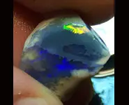 ROUGH BLACK OPAL 8 CT LIGHTNING RIDGE