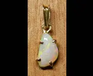 PENDENTIF OPALE NOBLE AUSTRALIE OR 18 K