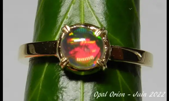 18 K GOLD RING & MEXICAN CRYSTAL OPAL