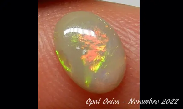 OPALE 0.55 CT COULEURS ROUGE JAUNE